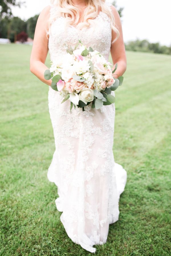 Elegant Bride in lace